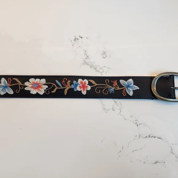 Johnny Was S/M Dark Navy Leather Belt with Floral Embroidery - Picture 5 of 10